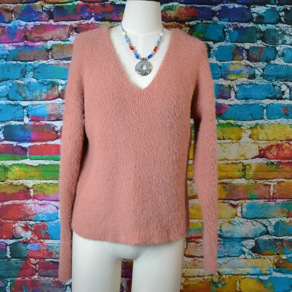Forever 21 Pink Mauve Fuzzy V Neck Long Sleeve Ribbed Sweater Size M